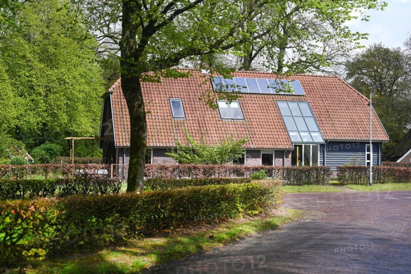 NL, Eesergroen: Spring characterises the landscape, towns and people in the province of Drenthe in the Netherlands. The picturesque village of Ees in Drenthe. NL, Eesergroen: Spring shapes the landscape, cities and people in the province of Drenthe in the Netherlands