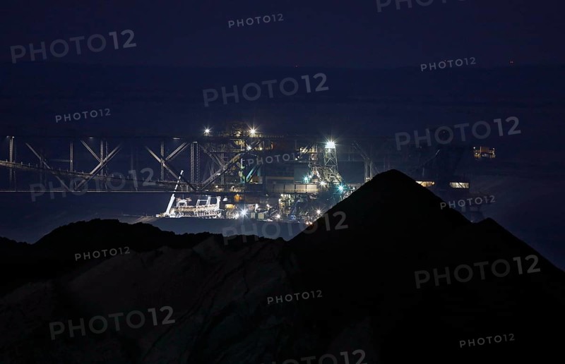 Lignite excavators extract coal in the Welzow open-cast mine, operated by LEAG. The lignite is burnt in the Schwarze Pumpe and Jänschwalde power plants to generate electricity. The phase-out of coal-fired power generation is to take place by 2038, 11.11.2021