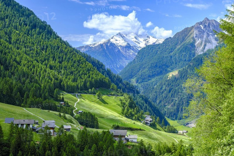 Picturesque mountain landscape and view over the Passeier Valley above Rabenstein, moss in Passeier, South Tyrol, Italy, Europe