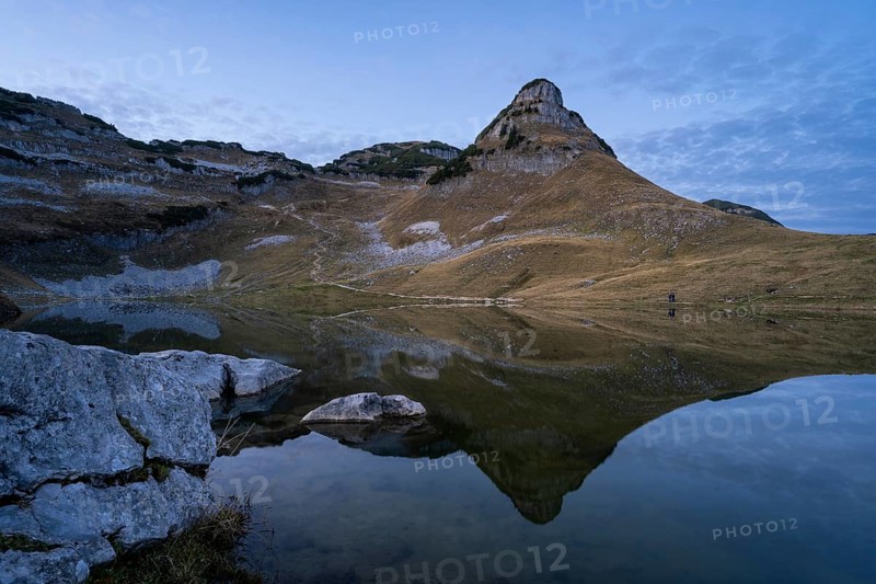 Lake Augstsee and the Atterkogel mountain on the Loser. Autumn, good weather, blue sky. In the evening after sunset. Reflection. Altaussee, Bad Aussee, Ausseer Land, Totes Gebirge, Styria, Upper Austria, Austria, Europe