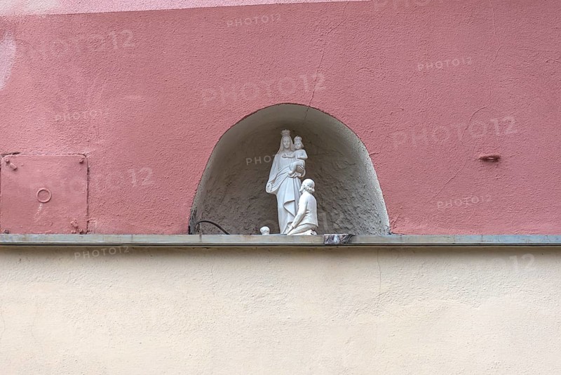 Small figures of saints in a niche on a residential building in the historic centre, Genoa, Italy, Europe