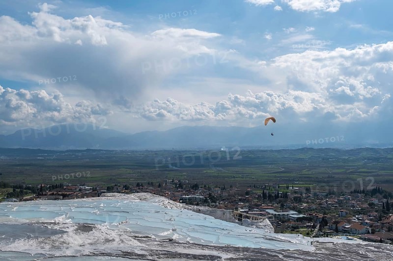 Sintered limestone terraces of Pamukkale, tandem paragliding, Pamukkale, Denizli province, Aegean region, Turkey, Asia