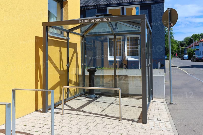 Smoking pavilion, glass shelter, smoking cabin, lettering, letters, Reutlingen, Baden-Württemberg, Germany, Europe