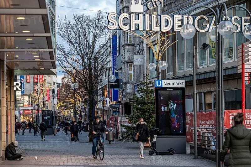 First day of the Christmas lockdown in the Corona crisis, empty shopping alleyway Schildergasse, closed shops, hardly any passers-by, in Cologne, North Rhine-Westphalia, Germany, Europe