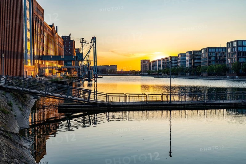 The inner harbour, Duisburg, former mills and warehouse buildings, modern office buildings, North Rhine-Westphalia, Germany, Europe