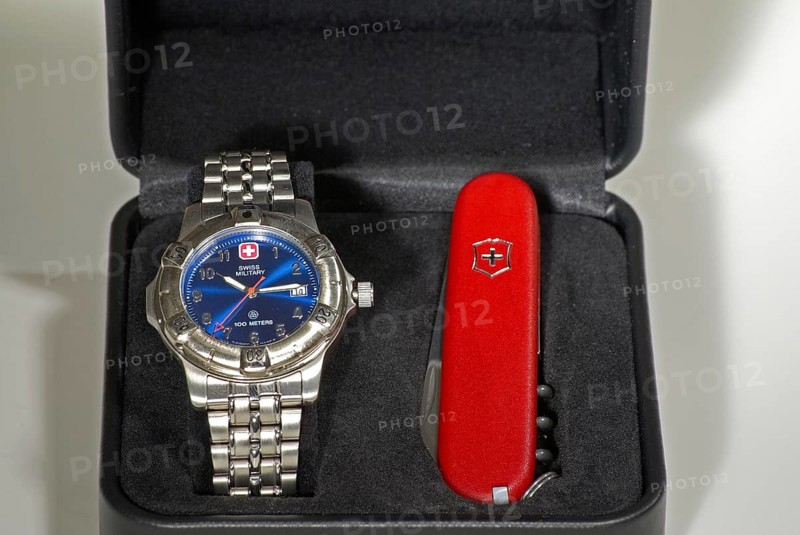 Set of Swiss watch and knife in box, Hamburg, Hamburg, Federal Republic of Germany