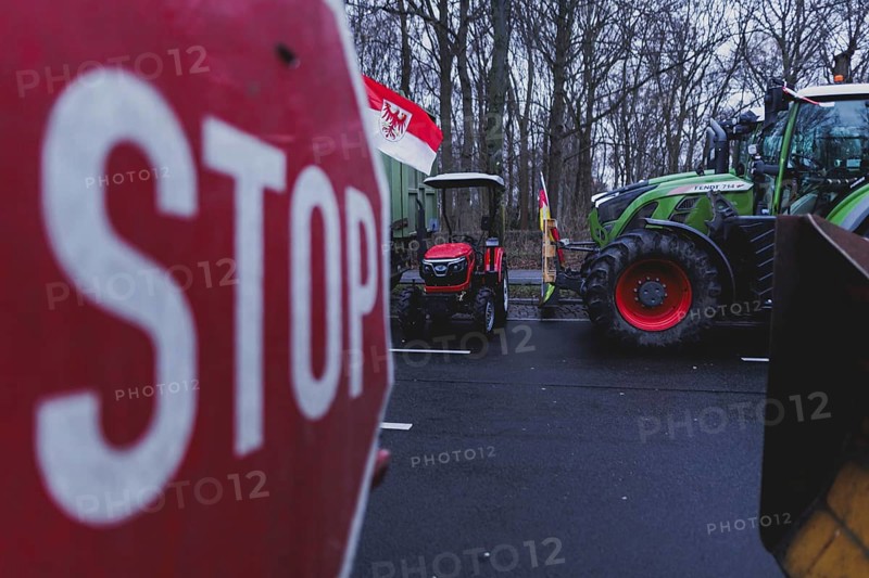 Road blockades in the centre of Berlin, taken as part of the farmers' protests in Berlin, 15.01.2024. 10, 000 participants are expected on Monday as part of the farmers' protest week. Among other things, they are protesting against the sp
