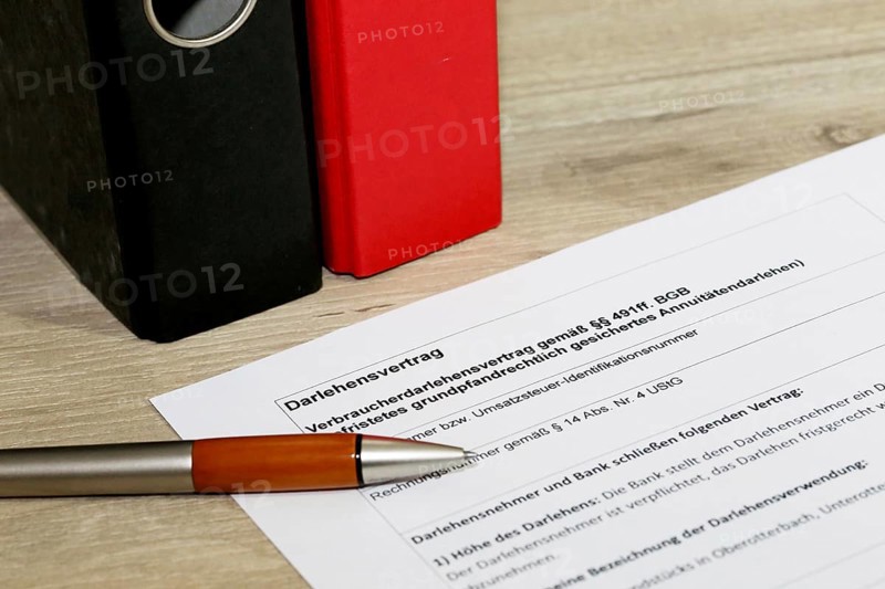 Symbolic image: Loan agreement (German) . Blank form lying on a desk