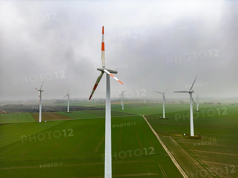 Wind farm, wind turbines near Erkelenz, Rhenish lignite mining area, in the fog, calm, no wind, North Rhine-Westphalia, Germany, Europe
