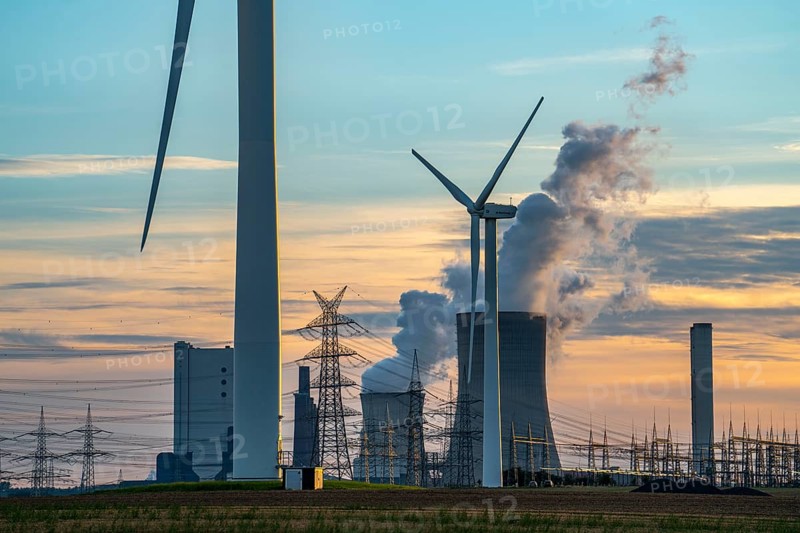 Lignite-fired power plant, RWE Power AG Niederaußem power plant, wind power plants, 2 units were shut down in 2020/21 and restarted in June 22 to replace gas-fired power plants in the 2022 energy crisis, Bergheim, North Rhine-Westphalia, Germany, Europe
