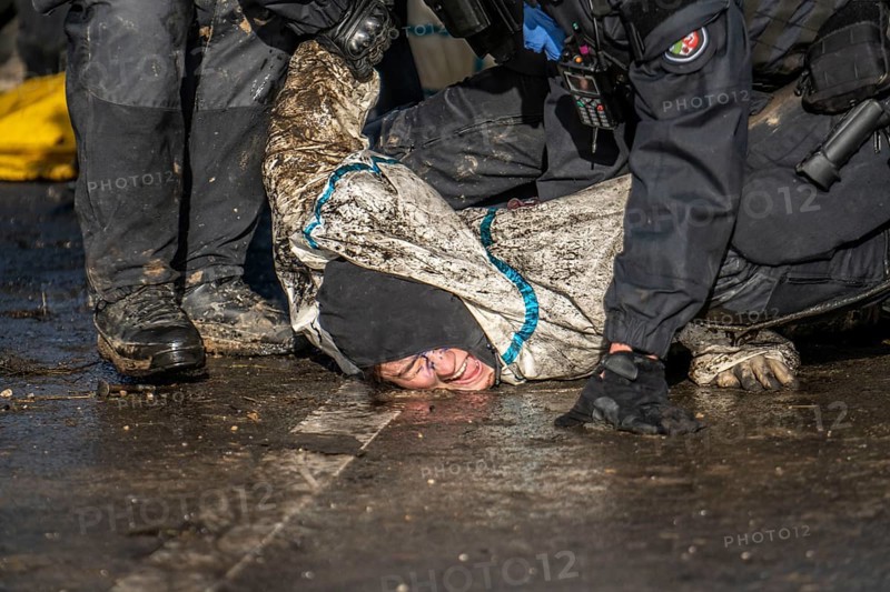 Beginning of the eviction of the Lützerath hamlet, camp of climate activists and squatters, at the Garzweiler 2 opencast lignite mine, by the police, Erkelenz, North Rhine-Westphalia, Germany, Europe