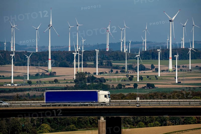 Wind farm near Lichtenau, bridge on the A44 motorway, Ostwestfalen Lippe, North Rhine-Westphalia, Germany, Europe
