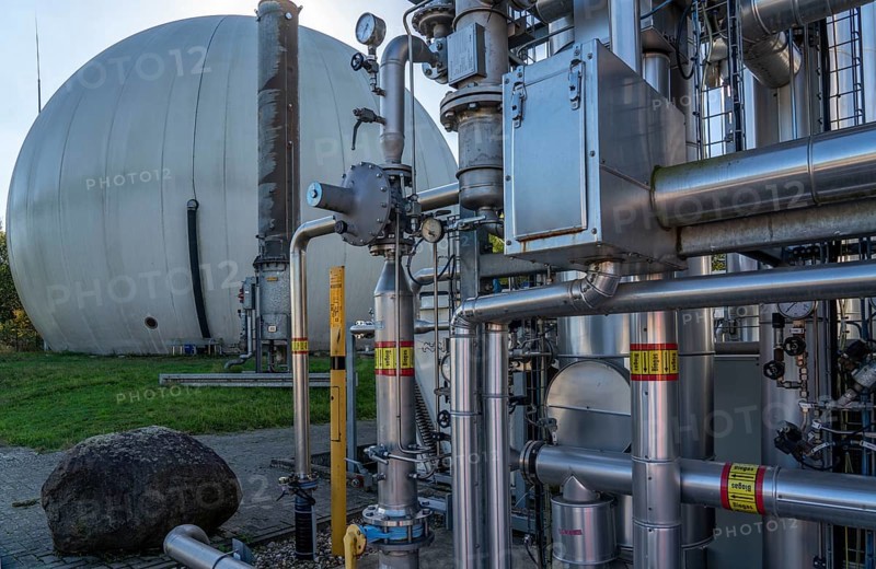 Biogas storage, biogas treatment plant, purification of biogas from organic waste, green waste and contents of the organic waste bin, from households, biogas is produced in a fermenter over a period of more than 18 days, this is then purified in the biogas treatment plant and fed into the natural gas grid as pure biogas, supplying over 1500 households with heat every year, Coesfeld, North Rhine-Westphalia, Germany, Europe