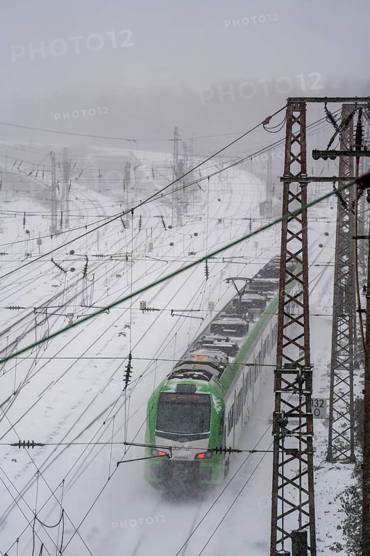 Onset of winter with lots of fresh snow and temperatures below -5 degrees during the day, railway line between Essen and Bochum, except for a few regional connections, all trains are temporarily cancelled, RRX regional express, Abellio, runs again, Essen, North Rhine-Westphalia, Germany, Europe