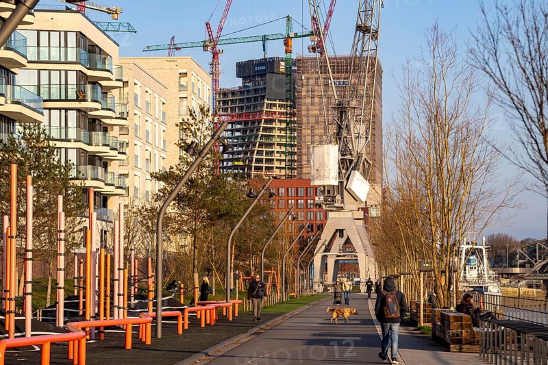 Promenade Kirchenpauerkai, Hafencity Hamburg, new district on the Elbe, on the site of the former free harbour, residential units for 14, 000 people, 3, 000 hotel beds, 45, 000 jobs, Hamburg, Germany, to be completed by the 2030s, Europe