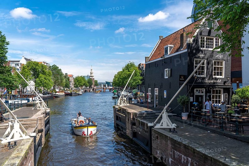 Sint Antoniesluis, on the Oudeschans canal, canal cruise boat, café, De Sluyswacht, Amsterdam, Netherlands