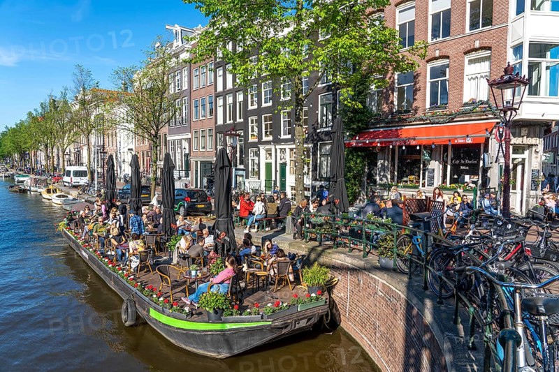 Houses on the Kloveniersburgwal canal, old town of Amsterdam, canal belt, Aluminiumbrug, café with terrace on a pontoon boat, Amsterdam, Netherlands