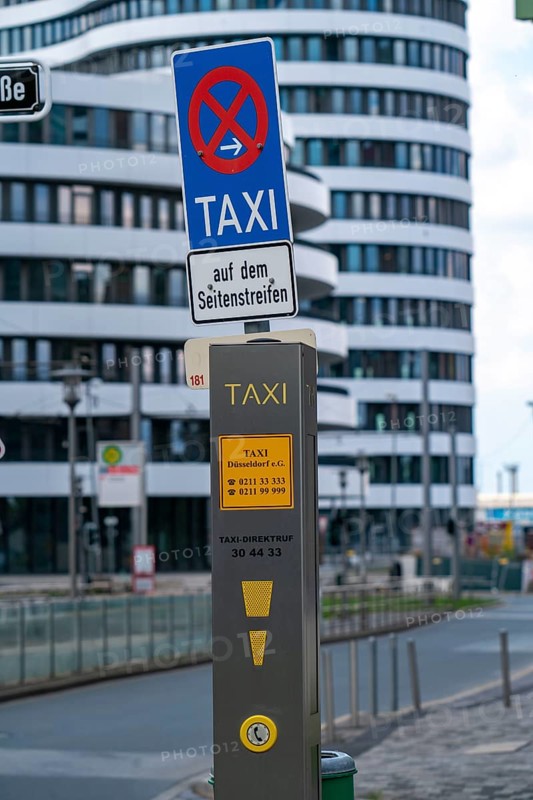 Taxi stop, call pillar, modern office building in the Media Harbour on the Rhine, Düsseldorf, North Rhine-Westphalia, Germany, Europe