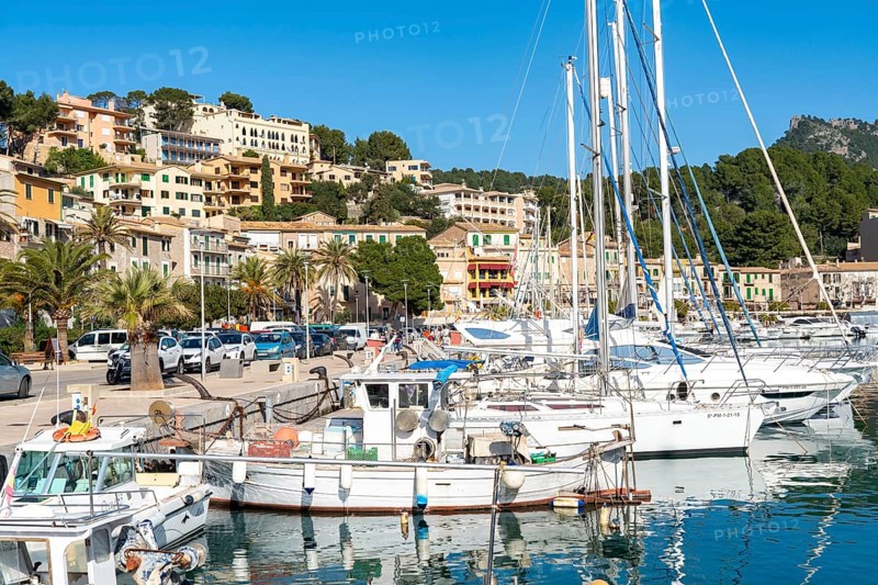 Coastal town of Port de Sóller in the north-west of the island, near Alconàsser, Serra de Tramuntana, Majorca, Spain, Europe