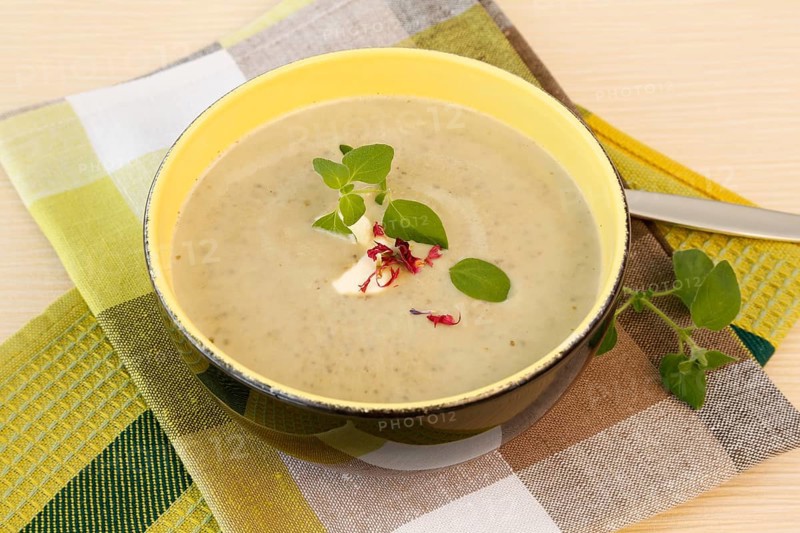 Swabian cuisine, Alblinsen chestnut soup, healthy, vegetarian, regional, soup served in a bowl with herbs, home cooking, typical Swabian, traditional cuisine reinterpreted, food photography, studio, Germany, Europe