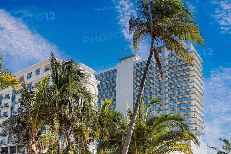 Luxury hotels along Cancun Zona Hotelera and Riviera Maya Hotel Zone with scenic beaches, leisure activities, parties and tourist entertainment.