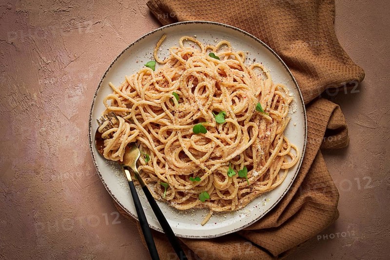 Spaghetti carbonara, in creamy garlic sauce, pasta in white sauce, homemade, no people