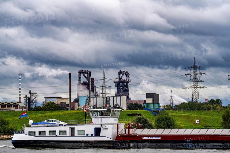 Thyssenkrupp Steel steelworks in Duisburg-Bruckhausen, blast furnaces 8 and 9, cargo ship on the Rhine, Duisburg, North Rhine-Westphalia, Germany, Europe