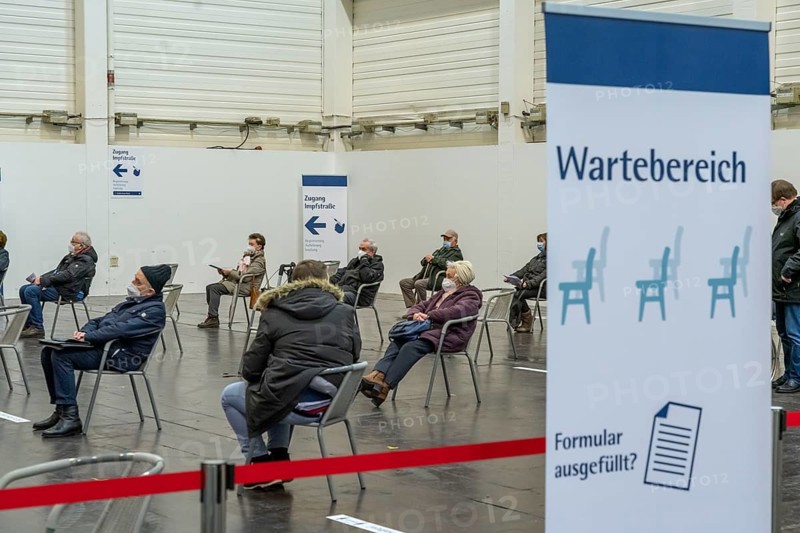 Start in the vaccination centre for corona vaccinations, in a hall of Messe Essen, for people over 80 years of age who do not live in nursing homes, waiting area, vaccination routes for a daily vaccination of up to 2400 people, operated by the Association of Statutory Health Insurance Physicians, Essen, North Rhine-Westphalia, Germany, Europe