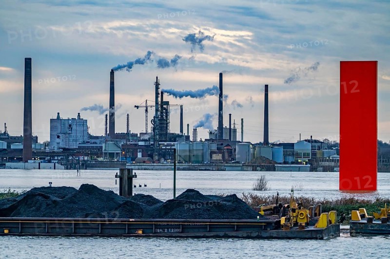 Flood on the Rhine near Duisburg, freighters are moored in the harbour canal, industrial backdrop of the Venator Deutschland GmbH formerly Sachtleben Chemie GmbH chemical plant in Duisburg-Homberg, washed by the flood, North Rhine-Westphalia, Germany, Europe