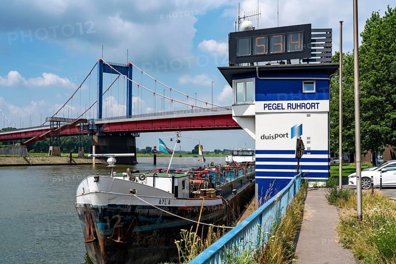 Duisburg Ruhrort inland harbour, Vinckekanal, Ruhrort water level, harbour master, Friedrich Ebert Bridge over the Rhine, North Rhine-Westphalia, Germany, Europe