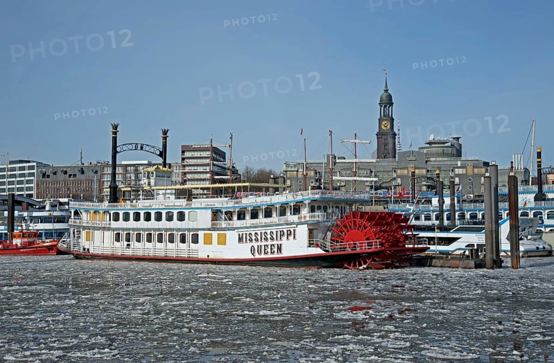Europe, Germany, Hanseatic City of Hamburg, St. Pauli Landungsbrücken, harbour, excursion steamer Mississippi Queen, view to Michel, winter, Elbe, ice floes, Federal Republic of Germany, Europe