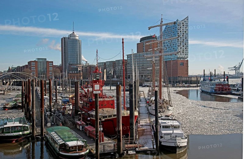 Europe Germany Hanseatic City of Hamburg Sports Boat Harbour, Old Lightship, View of the Elbe Philharmonic Hall and HafenCity in winter, Windjammer Tolkien, Federal Republic of Germany