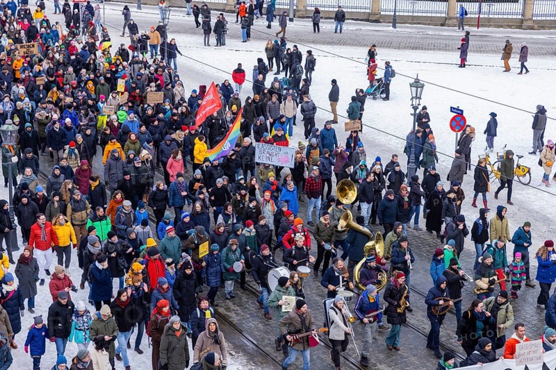 Several thousand people protested on Sunday in Dresden and elsewhere, against the AfD and in favour of democracy. Similar demonstrations have been taking place in many German cities for days. Between 25, 000 and 40, 000 participants were estimated. The demonstration marches along Schlosstraße through the city centre, Dresden, Saxony, Germany, Europe
