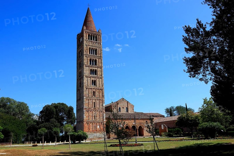 Pomposa, Abbatia Sanctae Mariae Pomposae, former abbey of the Benedictine order at the mouth of the Po, municipality of Codigoro, Ferrara, Emilia-Romagna, Italy / Pomposa Abbey is a Benedictine monastery in the comune of Codigoro on the Adriatic coast near Ferrara, Italy, Europe