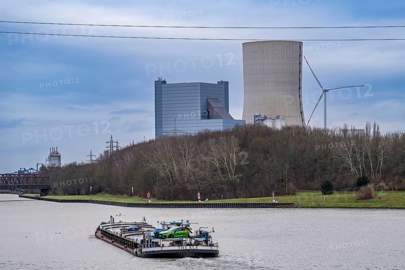 The UNIPER coal-fired power plant Datteln 4, power plant unit and cooling tower, Nordex N149/5.X wind turbine, Rhine-Herne Canal, Datteln, North Rhine-Westphalia, Germany, Europe