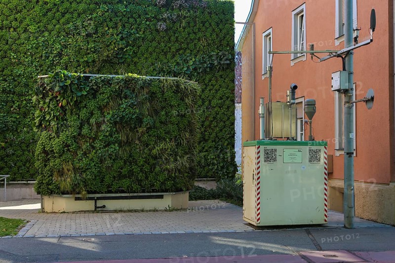 Lederstraße air monitoring station, air quality measurement, exhaust gas measurement, particulate matter, nitrogen dioxide, pollutant measurement, air pollution control plan, noise barrier, green wall, Reutlingen, Baden-Württemberg, Germany, Europe