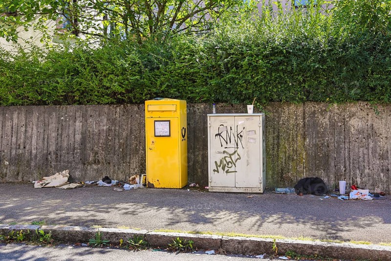 Littering, littering of public spaces, rubbish, waste, pollution, letterbox, postbox, Reutlingen, Baden-Württemberg, Germany, Europe