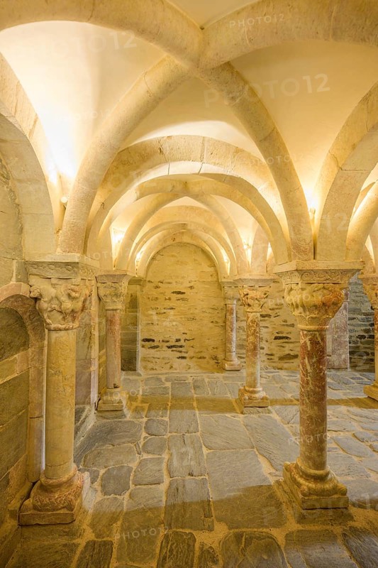 Romanesque columns of the gallery, Prieuré de Serrabone, Boule-d'Amont, Département Pyrénées-Oriental, France, Europe