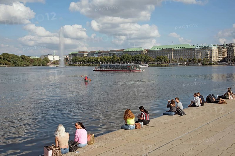 Europe Germany Hanseatic City of Hamburg City, Inner Alster Lake, Jungfernstieg landing stage, Alster ships, Alster terraces at Jungfernstieg, view to Ballindamm, Federal Republic of Germany