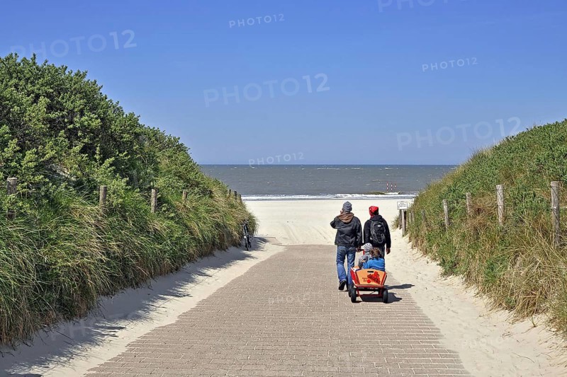 Two holidaymakers with handcart on Baltrum, East Frisia, Lower Saxony, Federal Republic of Germany Beach North Sea