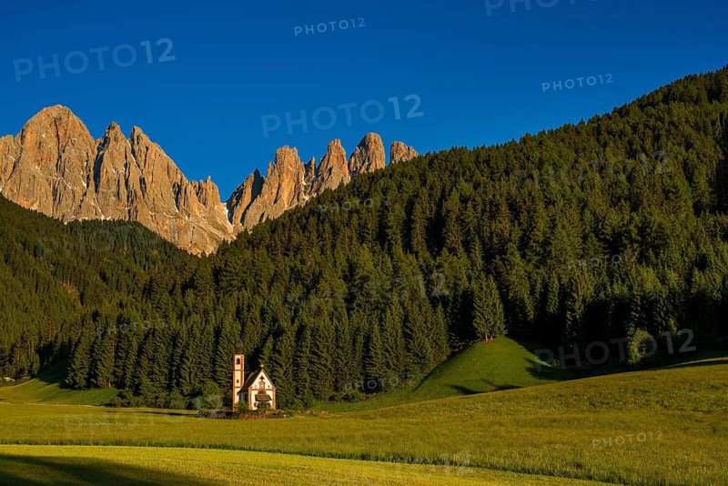 Church of St. Johann in Ranui, San Giovanni, Johanneskapelle, Geislerspitzen, Villnöss Valley, Sass Rigais, Dolomites, South Tyrol, Italy, Europe