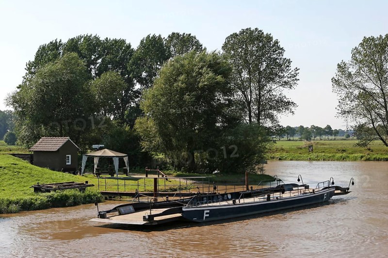 Treidelpünte, hand-drawn Jümme ferry, Zweistrom Leda and Jümme, East Frisia, Germany, Europe