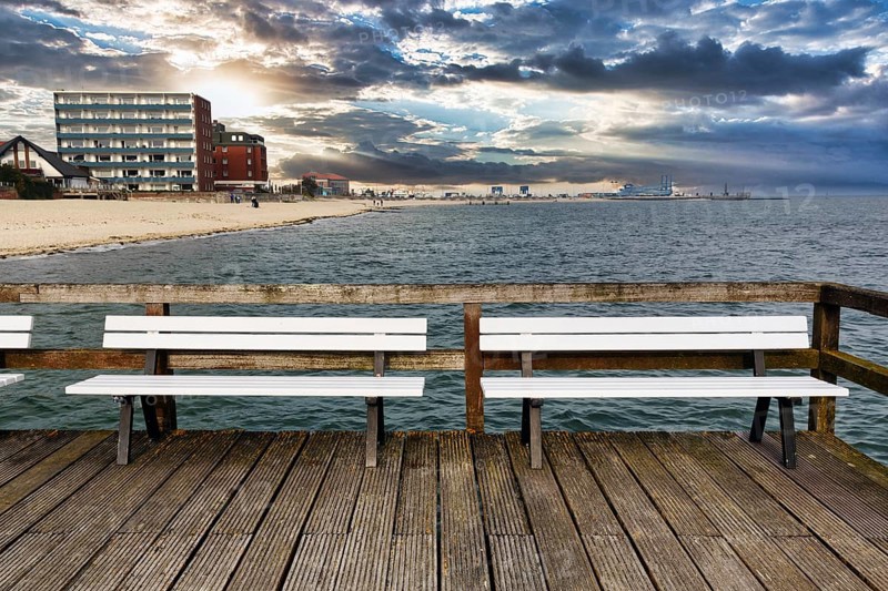 Empty benches on the pier with a view of the beach, houses and ferry port, autumn weather, Wyk auf Föhr, Insel Föhr, Nordfriesland, Nordsee, Schleswig-Holstein, Germany, Europe