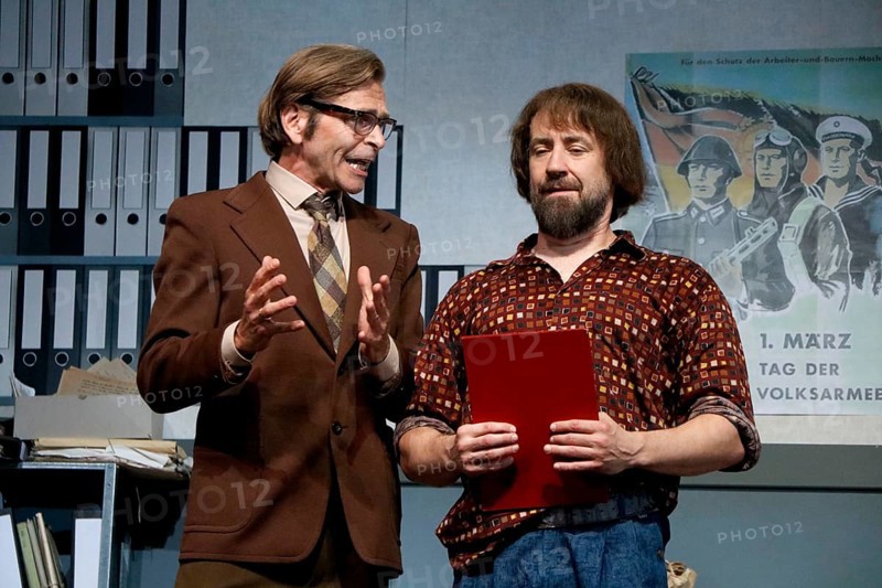 Tonio Arango and citizen Lars Dietrich at the photo rehearsal on Stasi, stress and stumbling blocks at the Schlossparktheater Berlin on 4 September 2024