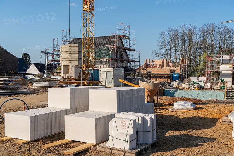 New development area, Am Schwan, in Wesel, where 70 detached and semi-detached houses are being built, Lower Rhine, Germany, Europe