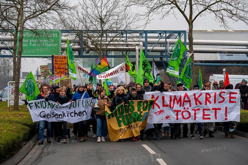 Protest action by the Fridays For Future movement at the Datteln 4 coal-fired power plant, against the commissioning of the power plant, as part of the coal compromise, the Uniper power plant is scheduled to go online in summer 2020