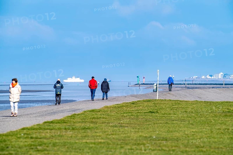 Dyke walk on the East Frisian coast near Norddeich, in the background the island of Norderney, Lower Saxony, Germany, Europe