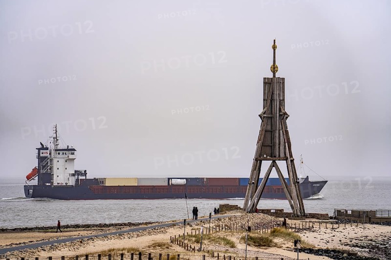 Thick fog in winter, hangs over the mouth of the Elbe into the North Sea, sea mark and landmark Kugelbake cargo ship enters the Lower Elbe, Cuxhaven, Lower Saxony, Germany, Europe
