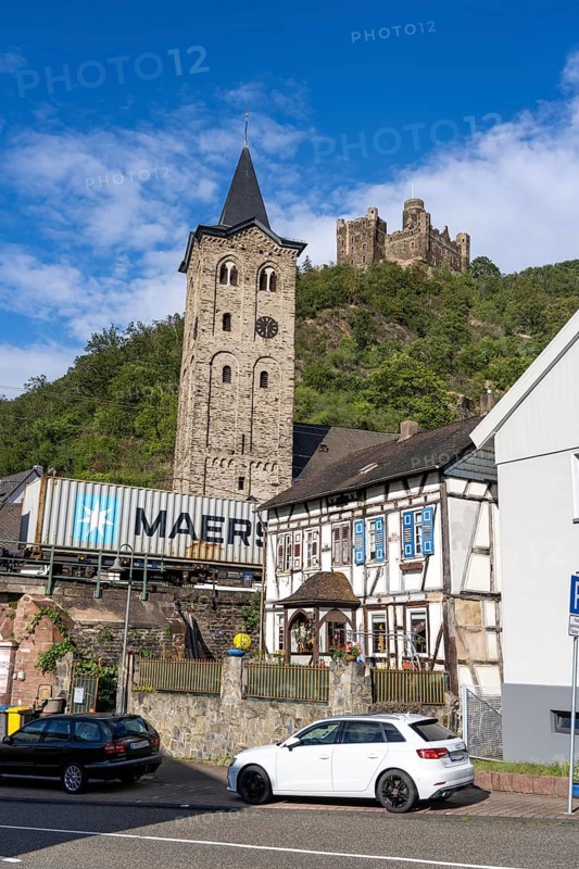 Upper Middle Rhine Valley, railway line on the right bank of the Rhine, goods train line, up to 400 freight trains run here within 24 hours, on both sides, through the Rhine Valley, directly through villages and close to buildings, near the village of St. Goarshausen Wellmich, Maus Castle, Rhineland-Palatinate, Germany, Europe