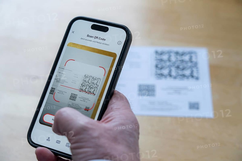 Symbolic image of an e-prescription, prescription issued by a doctor, with QR code, is scanned using a mobile phone and a special app, the code is then shown in the pharmacy and the prescription, which is stored on an IT server, can be retrieved there in conjunction with the health card